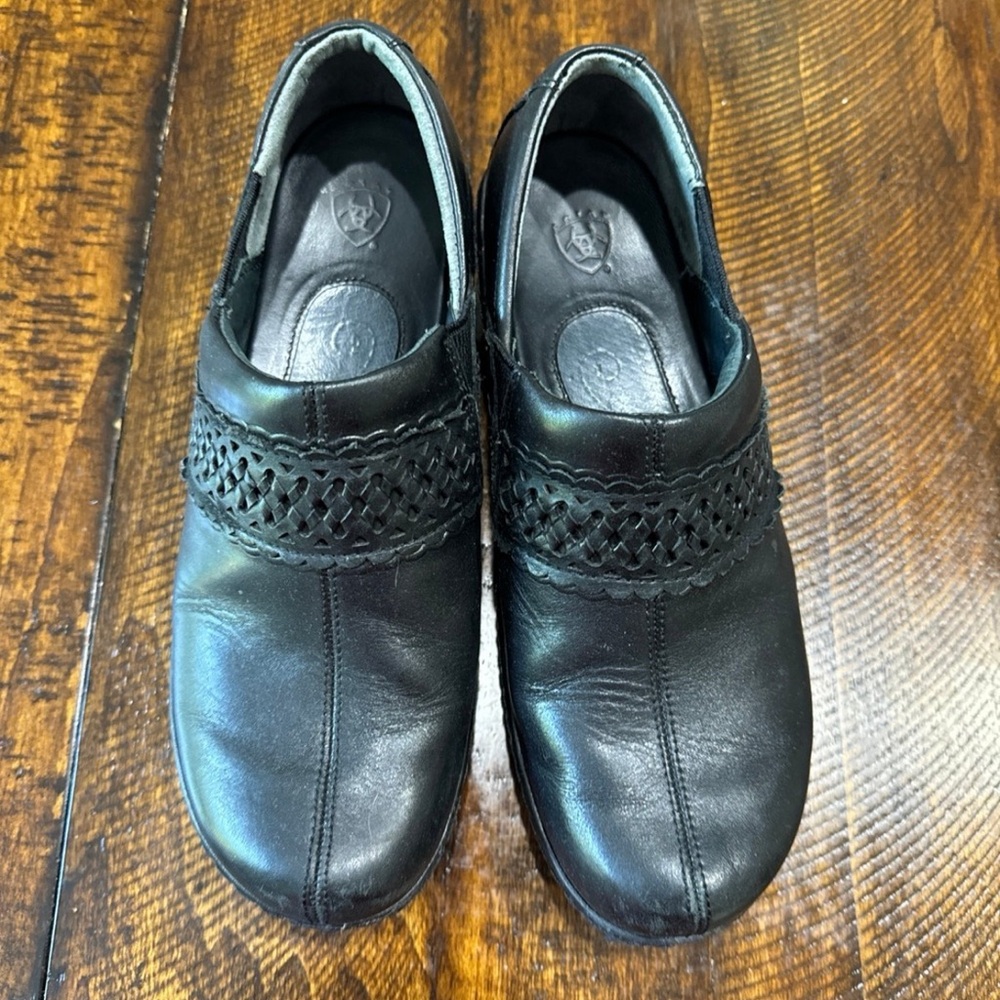 Black Ariat shoes